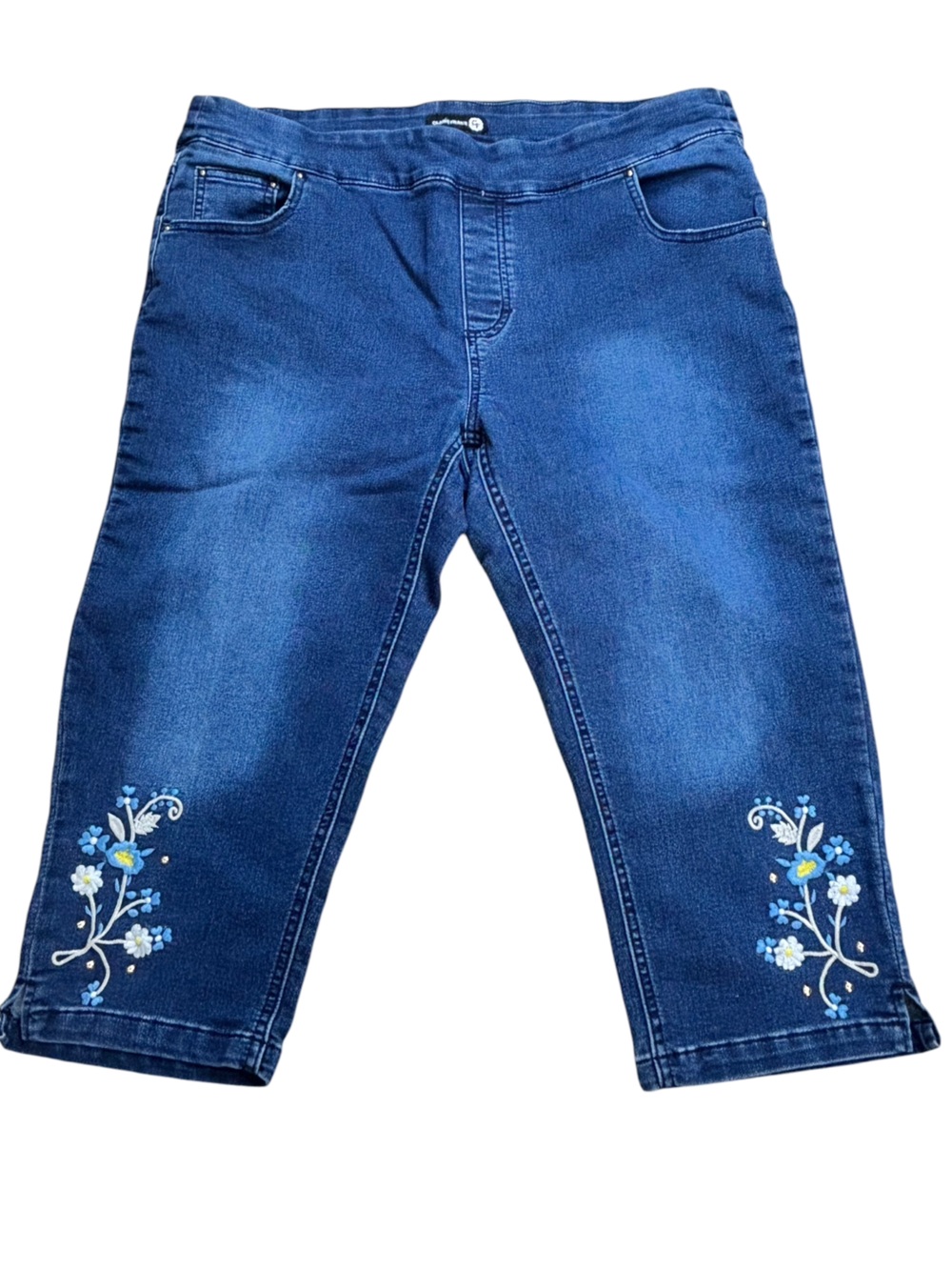 Claire France Pull On 4 Pocket Embroidered Floral Detail Capri Jeans 18
